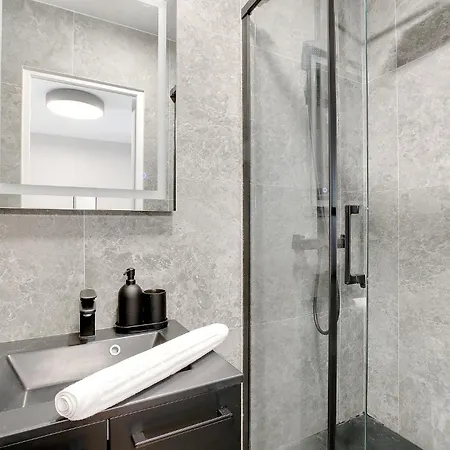 Modern And Air-conditioned In The Heart Of Le Marais
