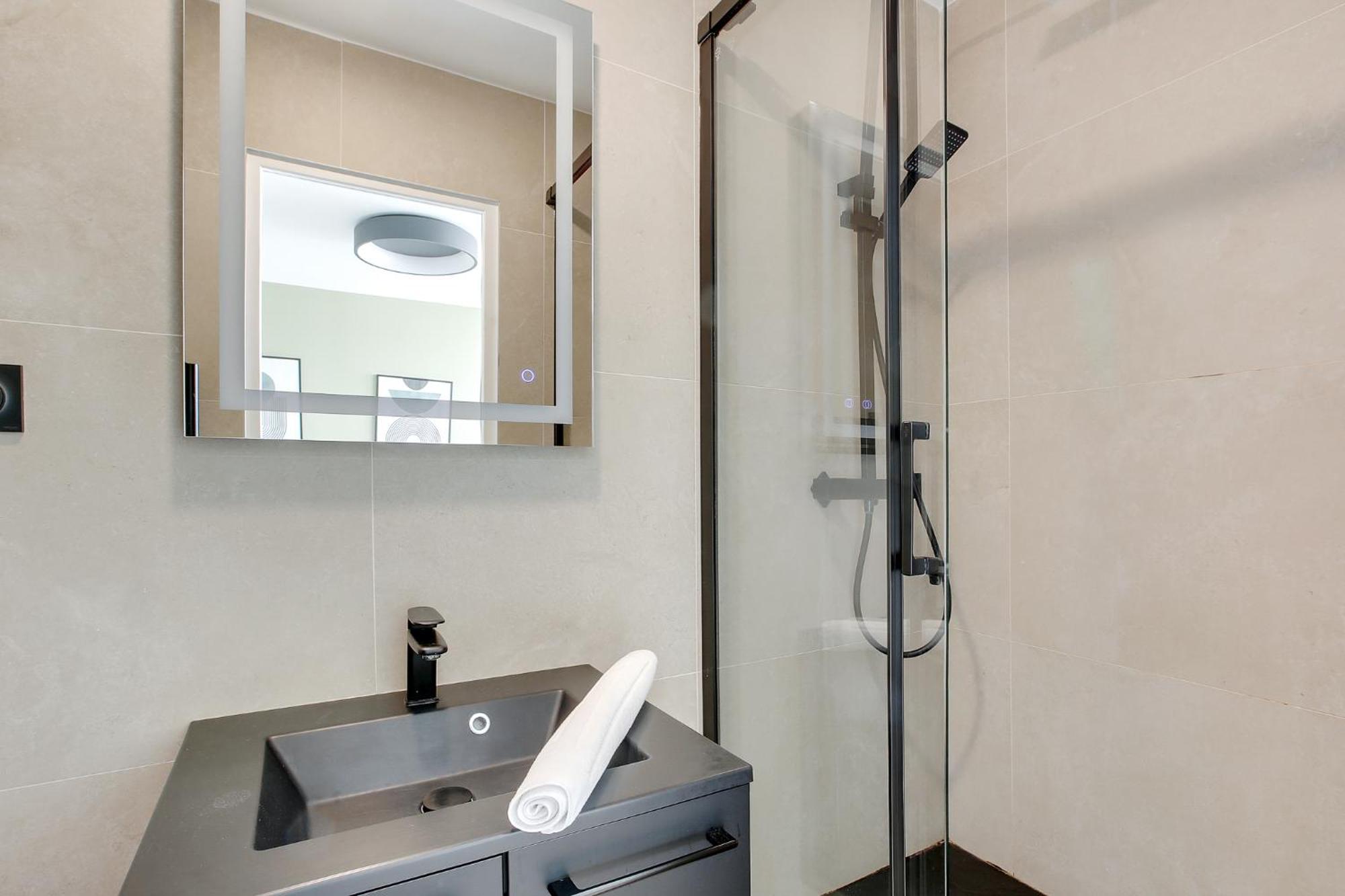 Modern And Air-conditioned In The Heart Of Le Marais Parigi